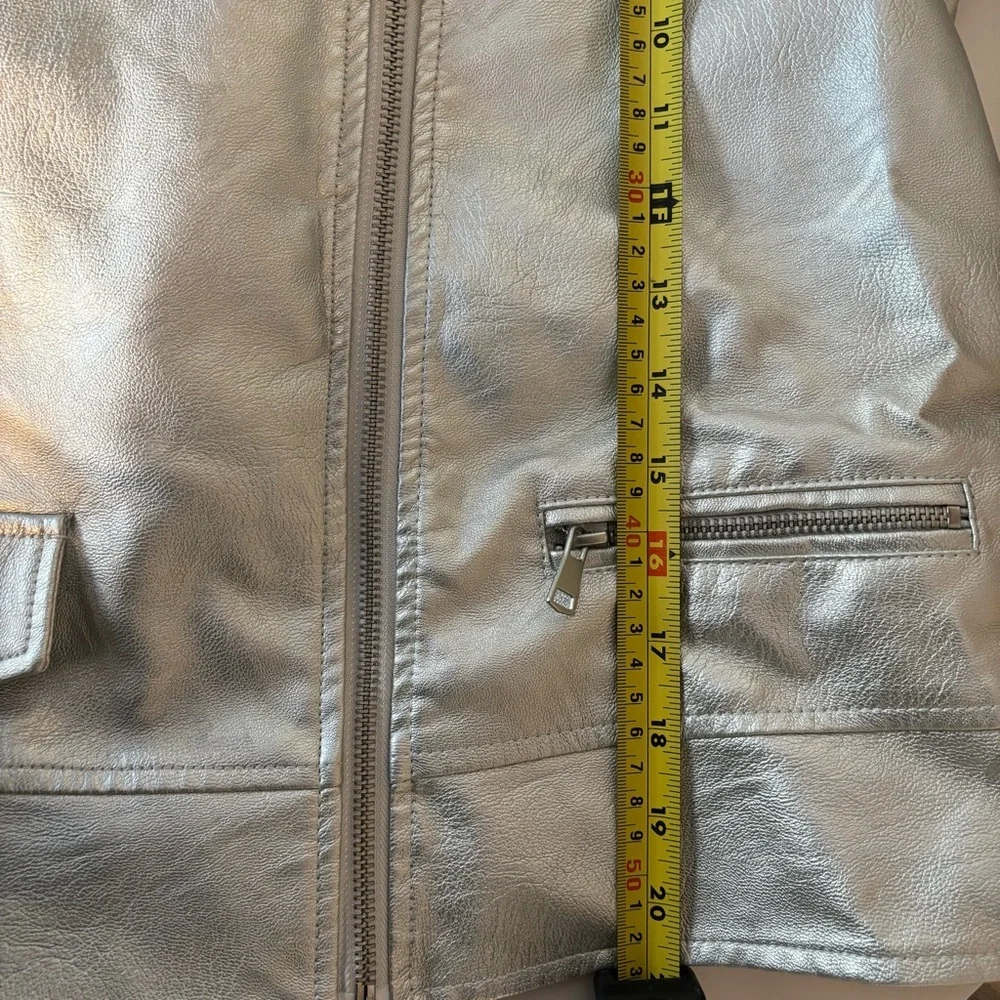 Baccini Women's Metallic Silver Leather Jacket - Picture 10 of 10
